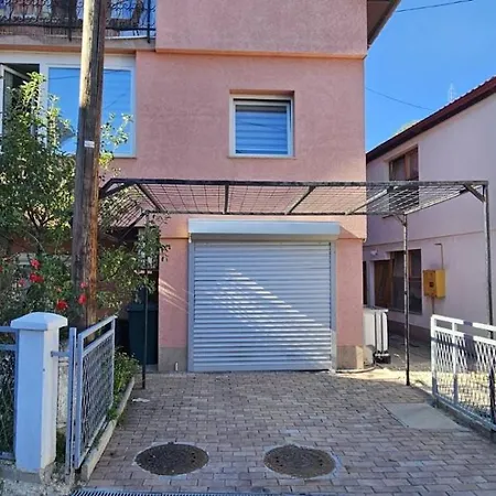 Private Swimming Pool Sweet Dreams *